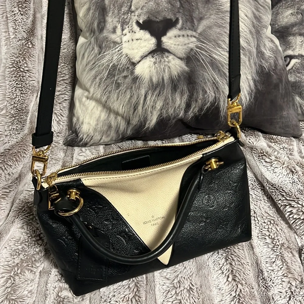Black and cream/ white Louis Vuitton bag in amazing condition like new - Picture 3 of 3